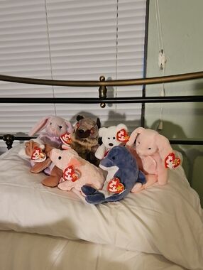 Beanie Babies, (7), Echo, Hoppity, Valentino, Luau, Wrinkles,Howl, Floppity